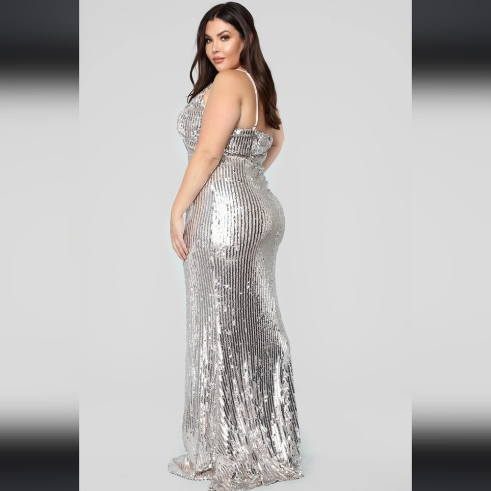 Isla Rosa Sequin Dress - Picture 6 of 8